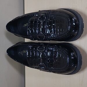 Easy Street Witney Mini Lug Sole Black Patent Croc Embossed 1" Heel 8.5 VGUC